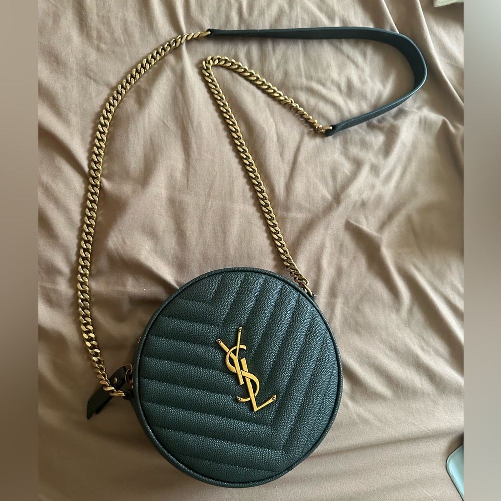 SAINT LAURENT: Grain De Poudre Matelasse Chevron Quilted Round Vinyle camera bag